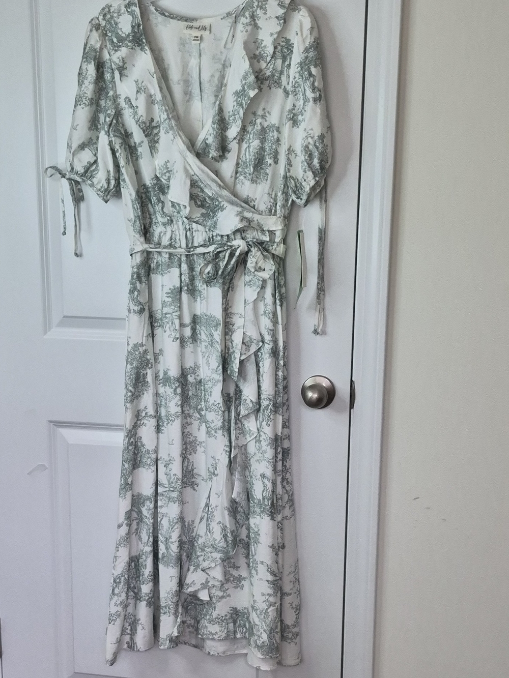 Kate And Lily Tie-Waist Wrap Maxi Dress in White and Sage Size PM NWT